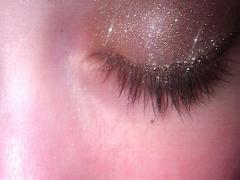 目を合わせたくなるキラキラ感。ズルいほどに輝く「キラリン囲み目」の極意♡