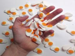 見ているだけでお腹がなりそう！ユニークでおいしそうな目玉焼きネイル