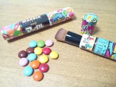 この発想はなかった…！メイク道具を意外な◯◯でスッキリ収納する♡