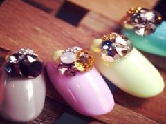 やっぱりキラキラが好き♡Vカットストーンでさらなるきらめきを指先に