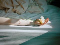 こんなんじゃ手も繋げない。ベタベタ〝手汗〟の原因と解決法