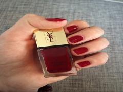 上品さ、止まらない。レッド×パールで作る魅力溢れる大人ネイル