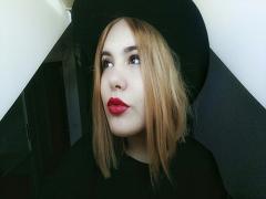 秋冬は、落ち着きたい気分。＋2歳の大人化リップを目指しましょう