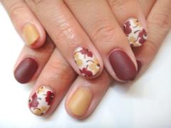 秋はほっこり暖色ネイル＊季節感を取り入れてお洒落な手元に