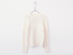 ちょこん♡と出る指先にひとめ惚れ。ニットから覗かせたいCuteネイルカタログ