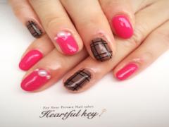 秋冬は大人な指先に。モノクロネイル×カラーで作る大人ネイル