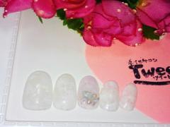 秋冬こそキラキラと存在感を出す♡まるで雪のような"ホワイトホログラム"ネイル＊