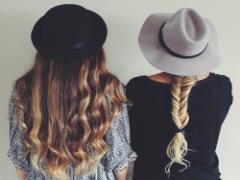 帽子をかぶるだけ？ハットやニット帽には三つ編みアレンジが絶対いい♡