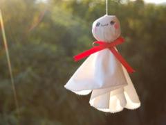 明日の天気はてるてる坊主に頼む！正しい作り方とお願いの方法♡
