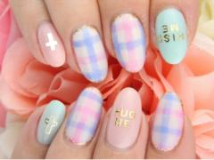 ホッとする優しさを手に入れて。チェックネイルで可愛さ倍増な冬の指先