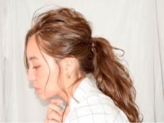 ふんわり抜け感がカワイイ。女度をぐんっと上げる後れ毛アレンジのポイント3