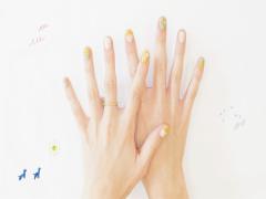 手元が踊る個性派デザイン。春に溶け込むこだわりネイルカタログ15選