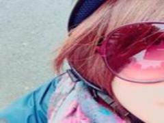 懐かしさを指先にのせて。小さなシカクが並んださくらんぼ餅ネイル