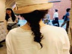 短いのはあえて。丸くて小さな爪に似合うネイルデザイン