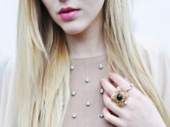 指先は心の玄関。優しい女性に捧げるぬくもりベージュネイルカタログ