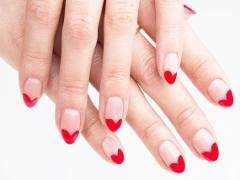 ひとクセが可愛い。簡単にハートフレンチネイルを作れる3つの方法