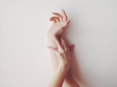 手の老化は「25歳から」！今すぐ習慣にすべき簡単ハンドケアまとめ