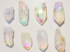 2016年のラッキーカラーをネイルに取り入れて。爪から輝く1年にする。