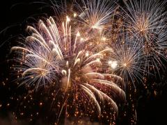 夜空に輝く大輪の花を指先にも。冬の花火ネイルカタログ