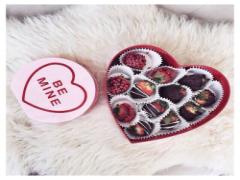 バレンタインに向けて始める、チョコレートネイルで甘くとろける指先に♡