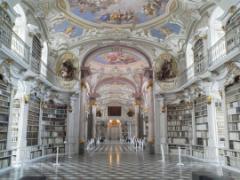 宮殿よりプリンセス気分が味わえる♡お城みたいな世界の図書館