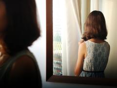 毛先が主役の大人スタイル。ショートヘアが作り出す愛くるしさと女の色気