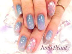 チョコを食べる瞬間、見惚れる。動作を美しくする3つのきらめきネイル