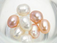 大人な輝き、パールを指先に。冬のネイルデザインを格上げ