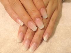 さりげない抜け感♡クリアなホワイトグラデが可愛いシンプルネイル