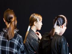 ヘアアクセ界のニューカマー「フレームピン」でこなれたモードヘアに。