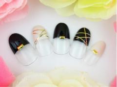 春先の甘めコーデは指先でシメる。ハンサムかわいいスタッズネイル