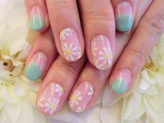 ほっこりと優しげな雰囲気を指先から。”うぐいすカラー”ネイルカタログ