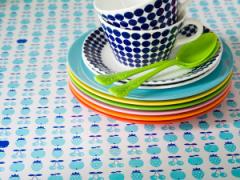 ポップだけどなんだかほっこり。北欧ネイルでカラフルでやさしい手元に