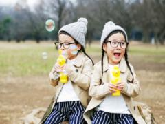 インスタで話題のお洒落キッズ。双子コーデの"りんあんちゃん"に癒される♡