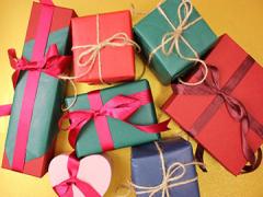 もらった愛を、また届けよう。たまった包装紙を手作り封筒にDIY♡