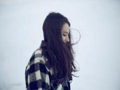 春待つ指先は、冬仕様で♡残りわずかな冬を楽しむスノードームネイルのデザインまとめ。