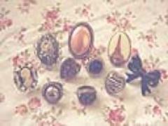 どのブローチがお好き？指先のポイントに4つのブローチネイルを輝かせて