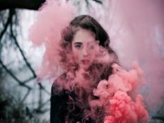 リップ柄は俄然ガーリー仕様で取り入れる。ひとクセ効いた立体リップネイル特集。