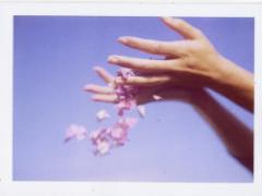 暖かくなるまで待てない！春先のピンクネイルは+偏光パールで光を取り込んでっ