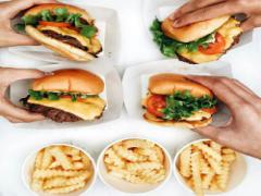 う〜んお腹が鳴りそう。ファストフードネイルで美味しい指先を作ろう