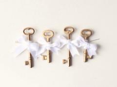 花言葉は「恋占い」。想いをそっと伝えるマーガレットネイル