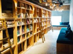 話題の“泊まれる本屋さん”の正体とは？本好き必見のBOOK AND BED TOKYO