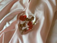 爪先をクラシカルに♡〝カメオブローチ〟を乗せたブローチネイル20選