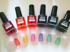 絶妙な透け感、キャンドゥの”リキュールネイル”でフェミニンな指先