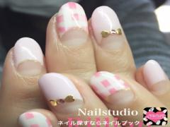 可愛いも品も両方手に入れたい。カラー別この春やりたいギンガムチェックネイル。