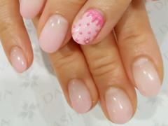 今が旬なの。指先からじゅわっと美味しい、果汁溢れる苺ネイル。