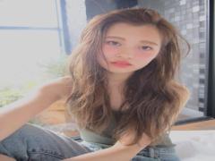 振り向く瞬間、風になびいてドキッ。透け感溢れるフレンチカラーカタログ