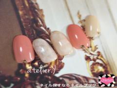 フレッシュなカラー。今年の春はコーラルピンクで上品✕可愛い指先に