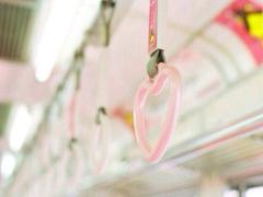 "本を読まない女性に未来はない"あなたもきっと読みたくなる小説ここにあり。