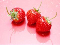 旬の甘酸っぱいイチゴ狩り＆ガーリーなさくらんぼネイルでラブリーな指先に♡